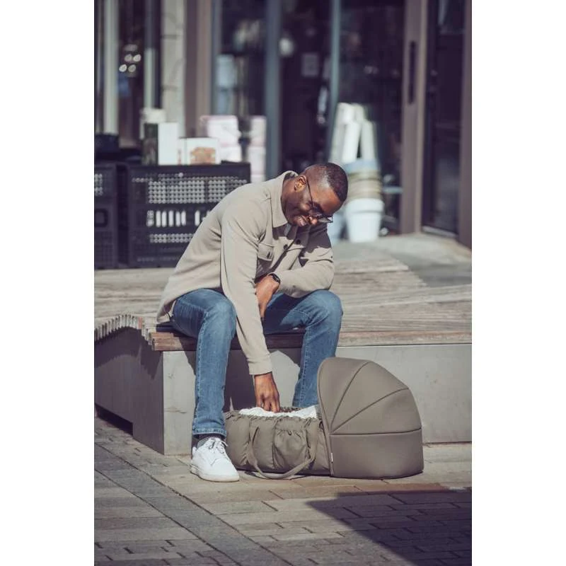 Sebra 3-i-1 Babynest m. Kaleche - Charcoal Olive | LATCH System | Level Indicator