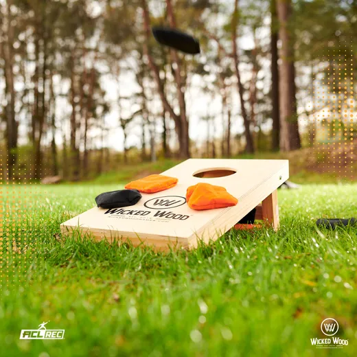 Cornhole Mini set - Wicked Wood - 60x30cm - Uključujući vreće i torbu za nošenje