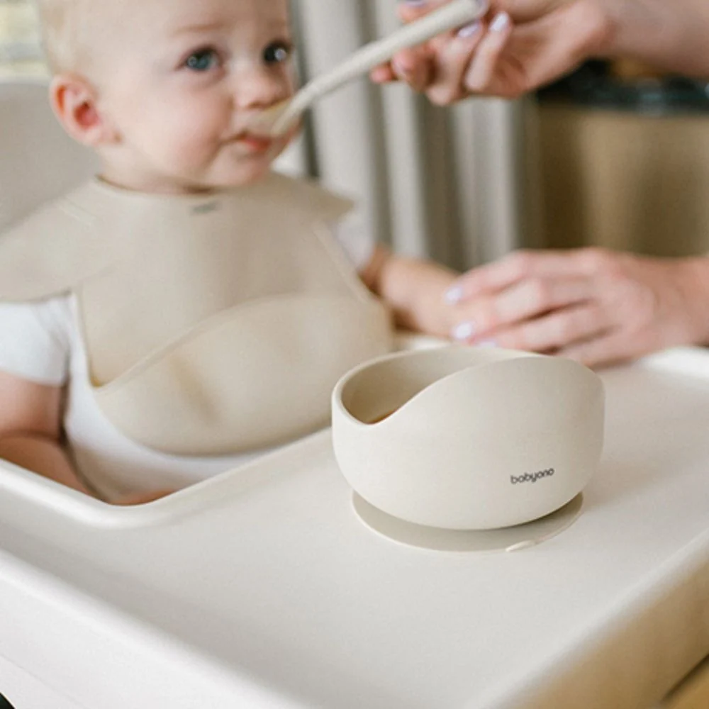 BabyOno Silikonska zdjelica s vakuumom 350 ml 6 m+, bež