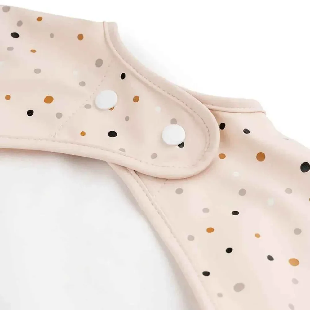 Done Deer® Podbradnjak s rukavima Happy Dots Powder