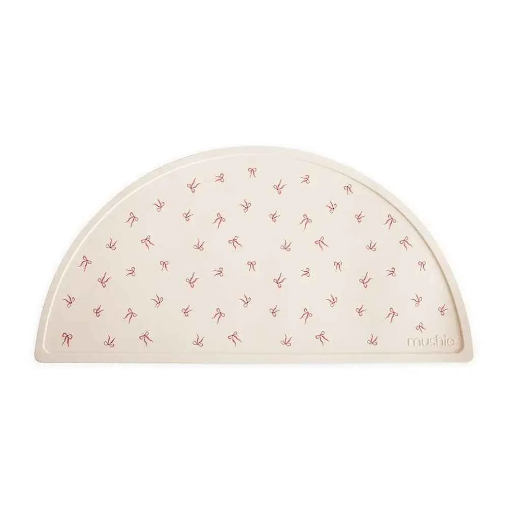 Mushie® Silikonska podloga za hranjenje Bows