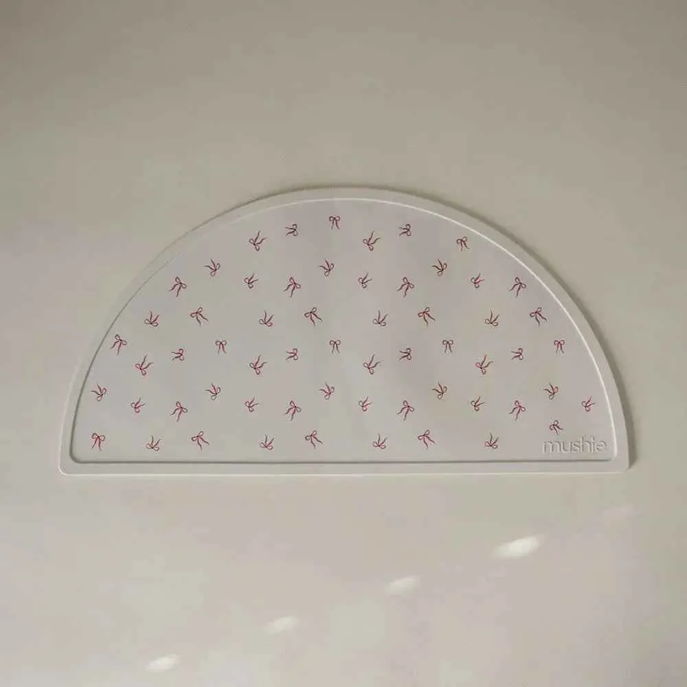 Mushie® Silikonska podloga za hranjenje Bows