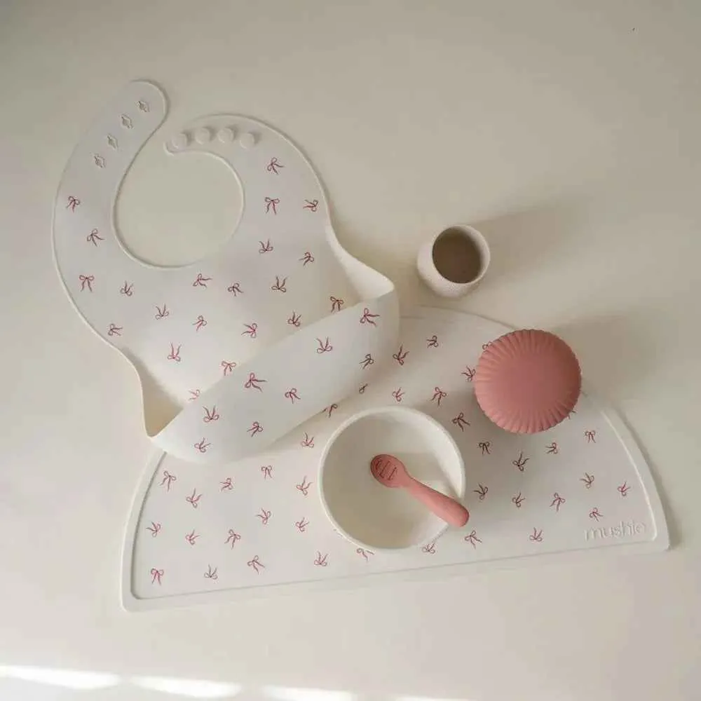 Mushie® Silikonska podloga za hranjenje Bows