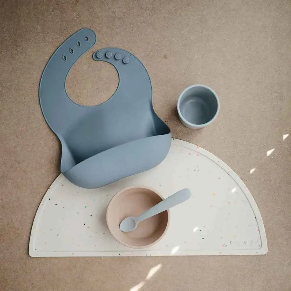 Mushie® Silikonski podbradnjak Cambridge Blue