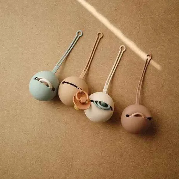 Mushie® Torbica za dudu Powder Blue