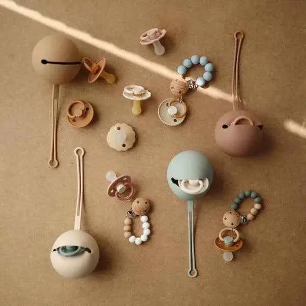 Mushie® Torbica za dudu Powder Blue