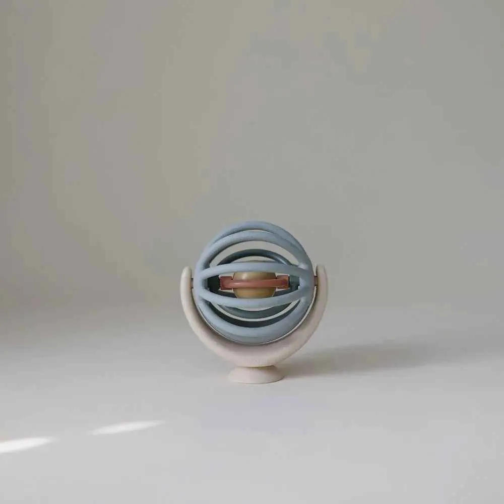 Mushie® Silikonska igračka Spinner Ball