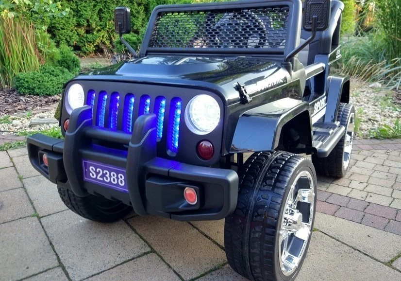 Auto na akumulator S2388 Jeep 4x4 - crni