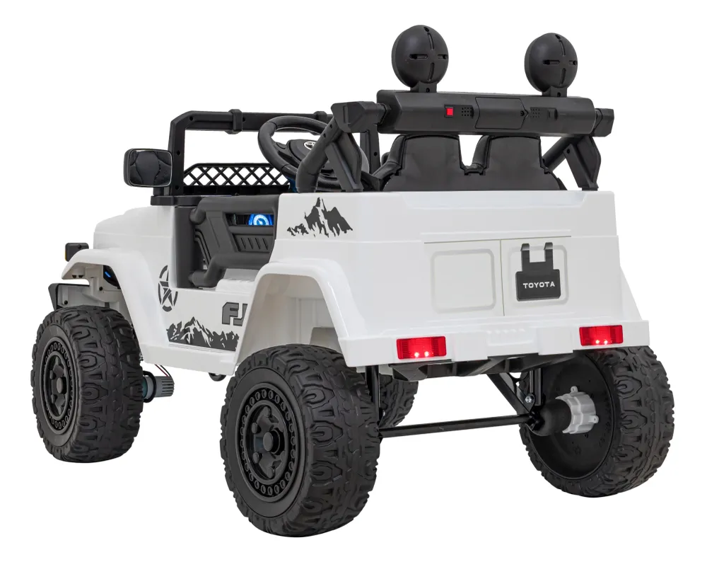Licencirani auto na akumulator Toyota FJ Cruiser 4x4 - bijeli