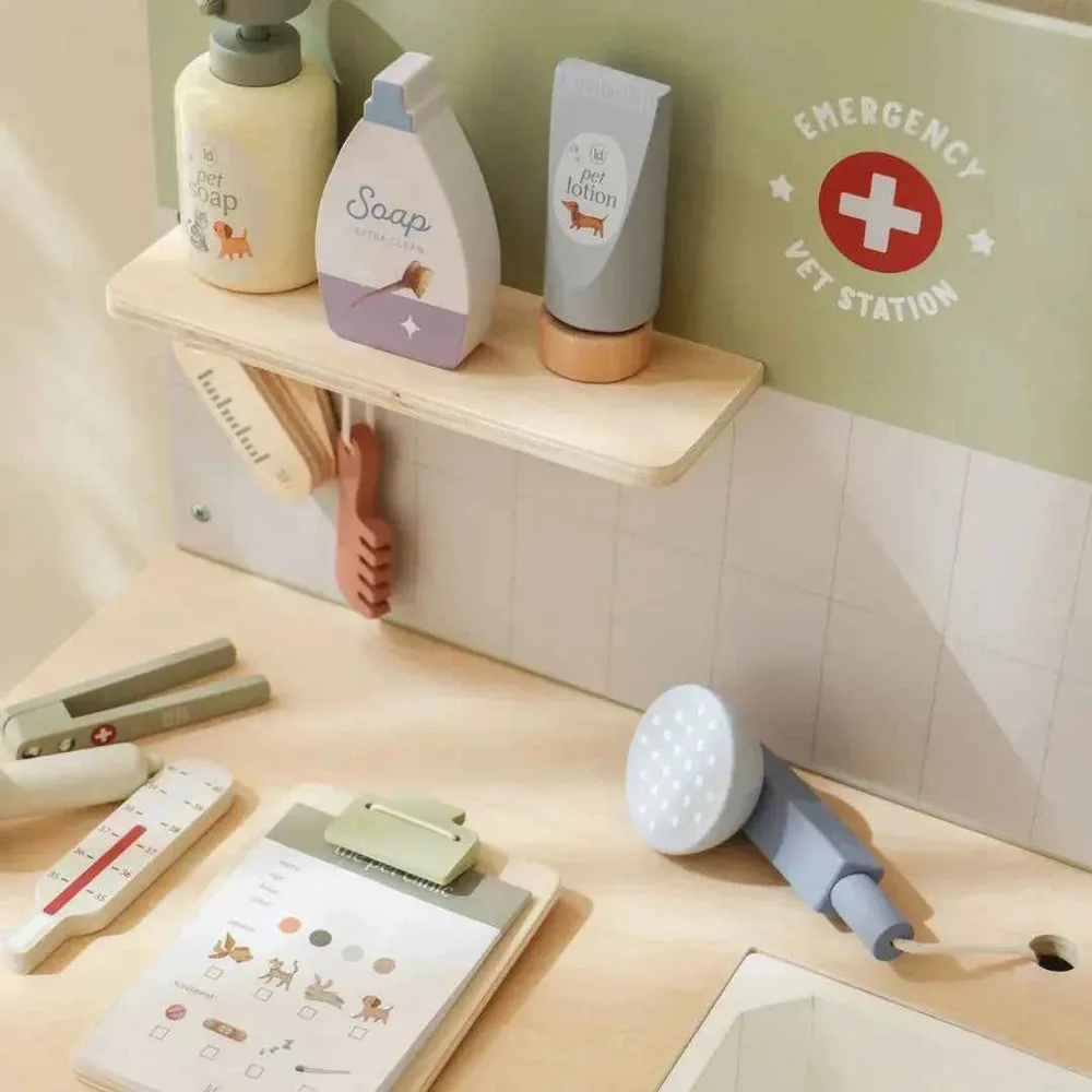 Little Dutch® Drvena veterinarska ordinacija za djecu