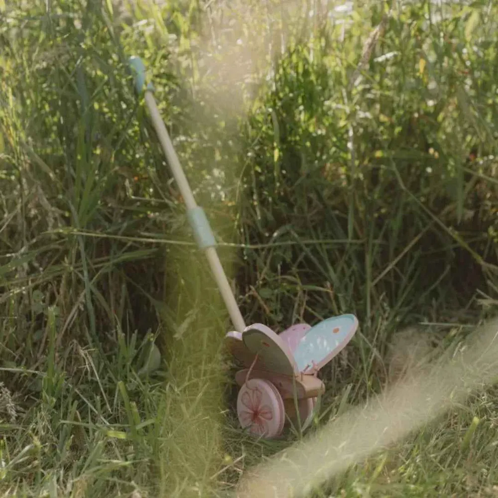 Little Dutch® Drveni metuljček za potiskivanje Fairy Garden