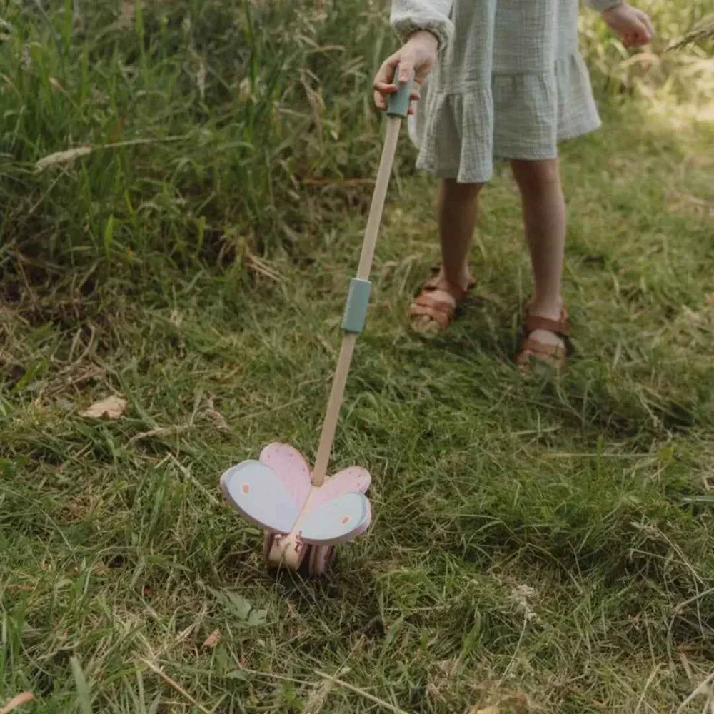 Little Dutch® Drveni metuljček za potiskivanje Fairy Garden