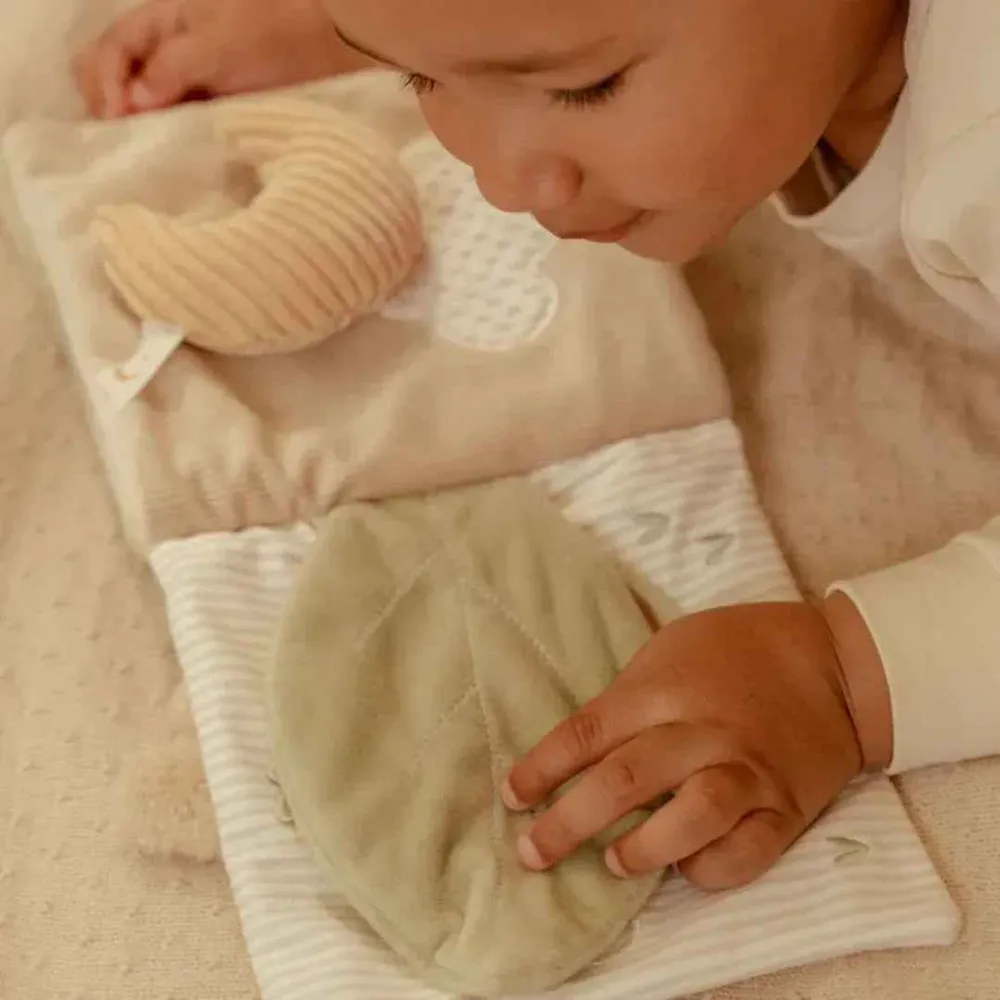 Little Dutch® Aktivnostna knjigica Newborn Naturals Beige