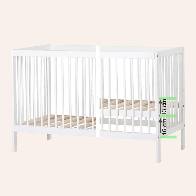 Hoppekids IDA-MARIE - Babyseng m. Skummadras - Justérbar Højde og Sidepanel - Hvid