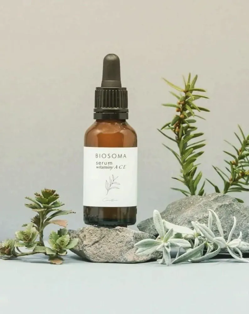 ACE vitaminski serum za lice, ujednačava boju, hrani i zaglađuje Biosoma