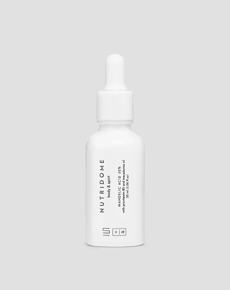Bademova kiselina 30% revitalizirajući serum za lice s provitaminom B5 i Nutridome makadamijskim uljem