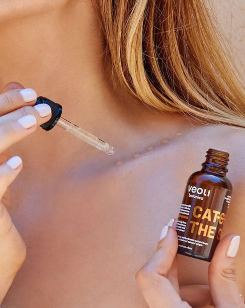 Bezbojne brončane kapljice za lice i dekolte Uhvatite sunce Veoli Botanica