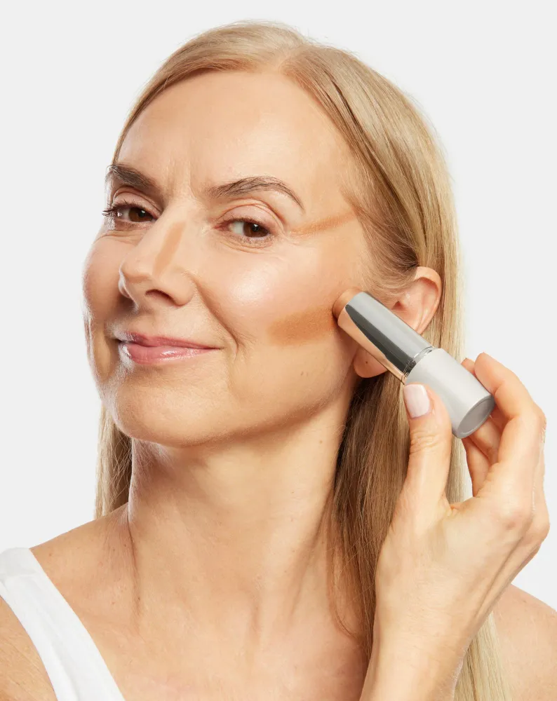 Bronzer za konturiranje lica za zrelu kožu 50+ Aggie