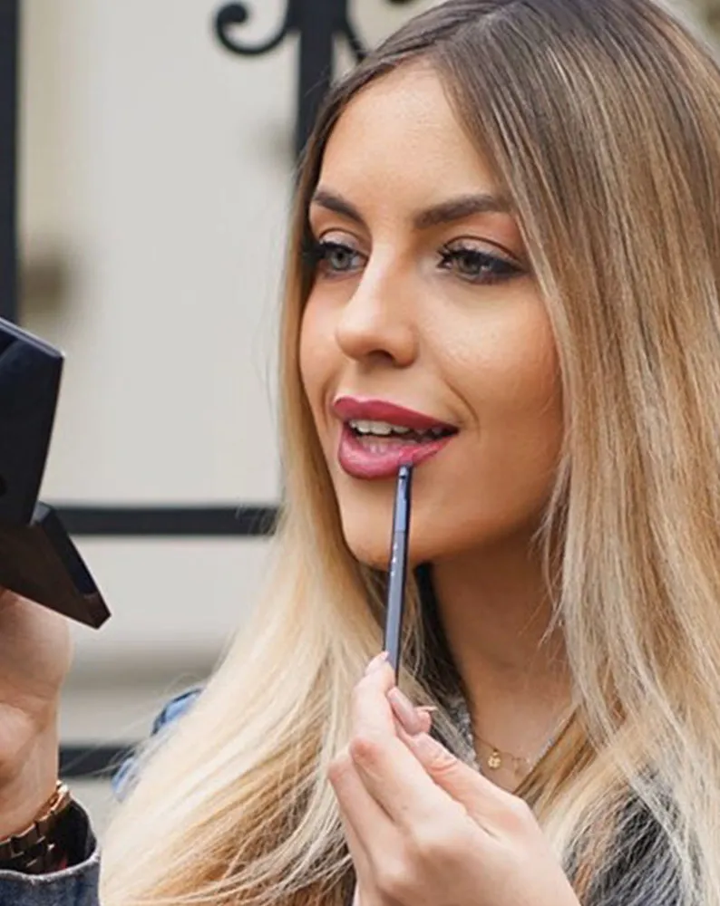 Četkica za usne sa sintetičkim vlaknima i konturiranim vrhom br. 2 Say Makeup