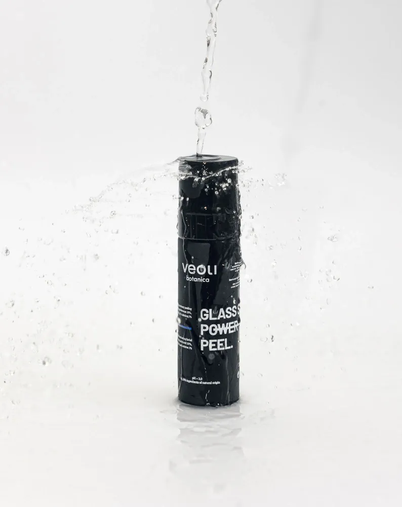Gel piling za lice Glass skin power peeling s mliječnom kiselinom, traneksamskom kiselinom i ektoinom Veoli Botanica