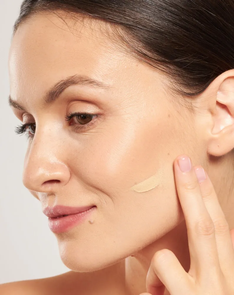 Hidratantna krema za lice BB spf 50 s hijaluronskom kiselinom i vitaminom C 02 Vanilla Nutridome