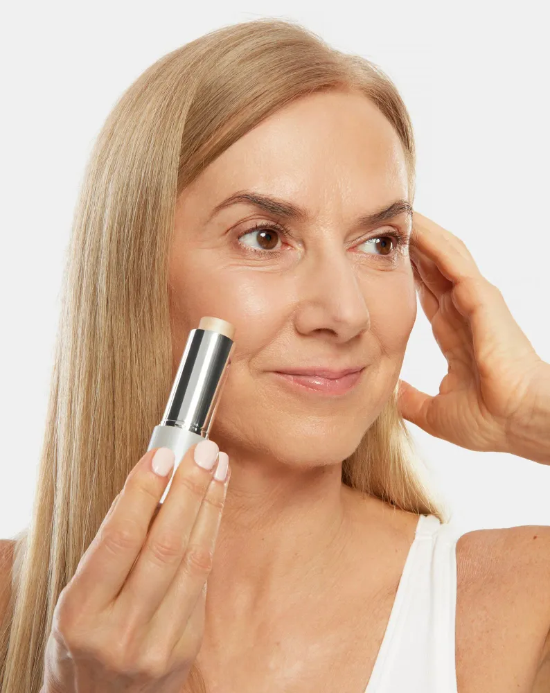 Highlighter stick s ricinusovim uljem i shea maslacem za zrelu kožu 50+ Aggie