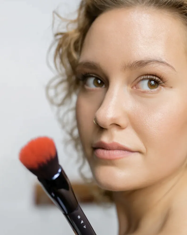 Kist za podlogu s dvije duljine dlačica za postupno prekrivanje br. 8 Say Makeup