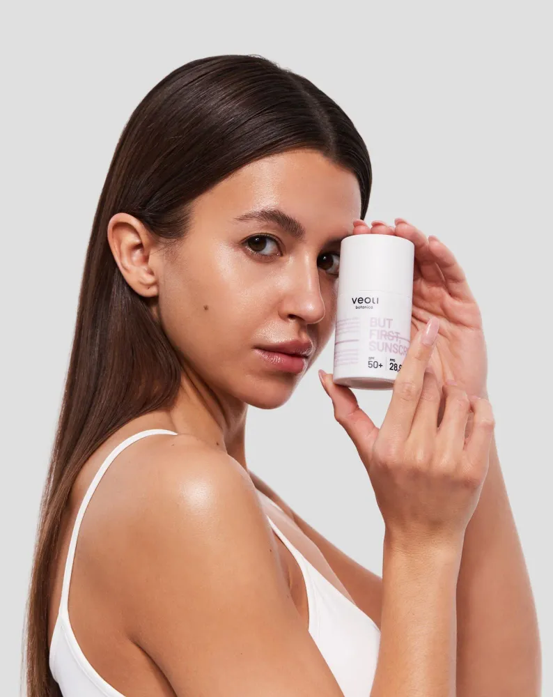 Lagana zaštitna krema protiv fotostarenja Ali prvo, krema za sunčanje SPF 50+ Veoli Botanica
