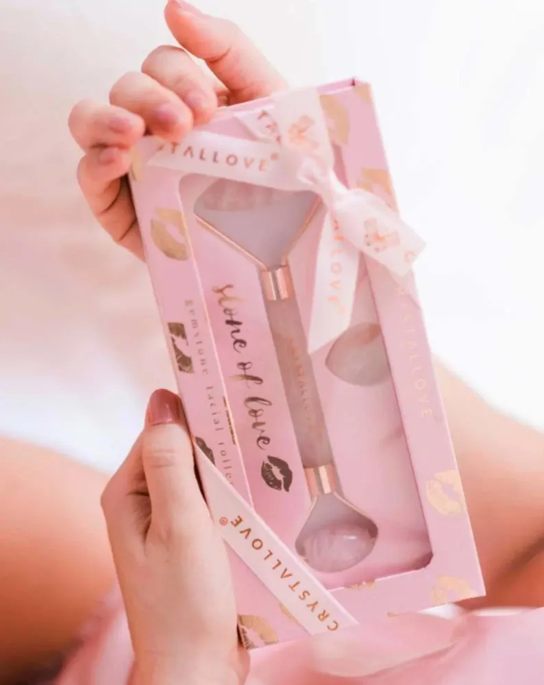 Masažer za lice od rozenkvarcnog kamena ljubavi Selflove set Crystallove