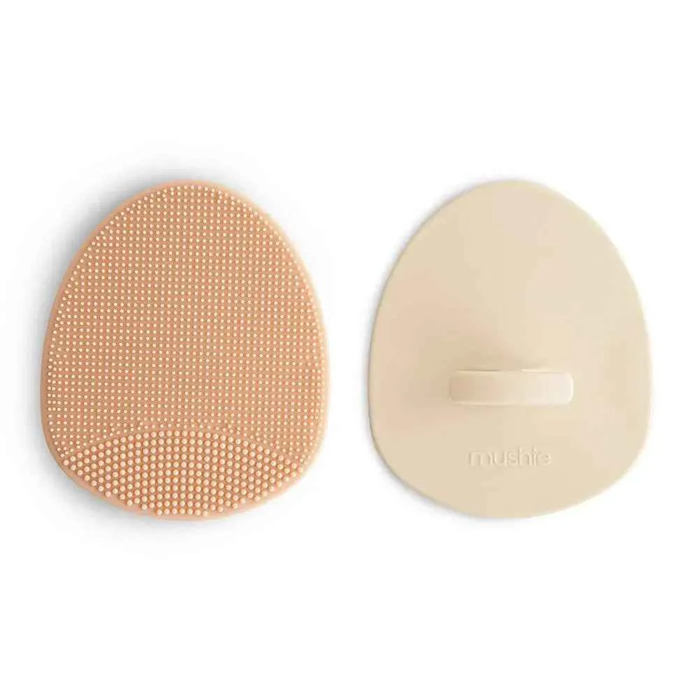 Mushie® Silikonska četka za uklanjanje tjemenice 2 kom Blush/Shifting Sand