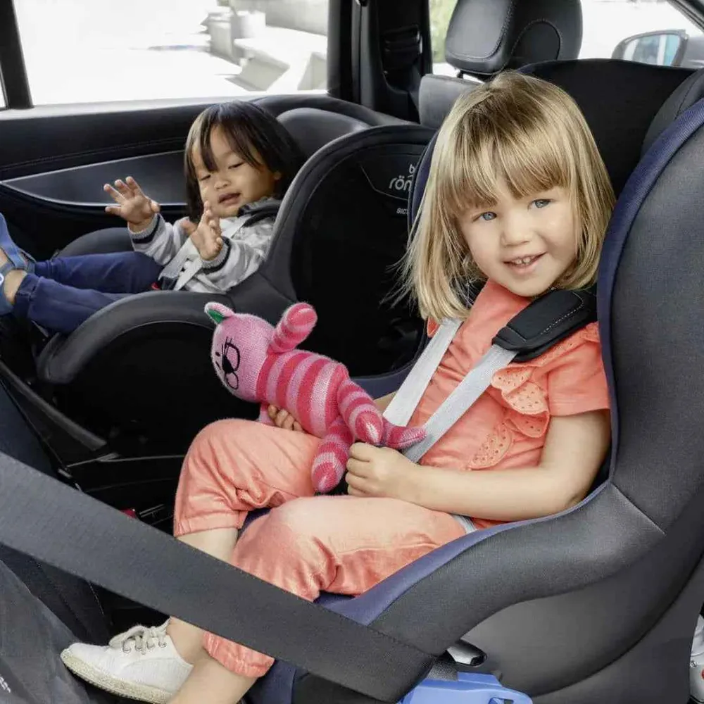 Britax Römer® Dječja autosjedalica i-size 40-105 cm Dualfix Plus Space Black